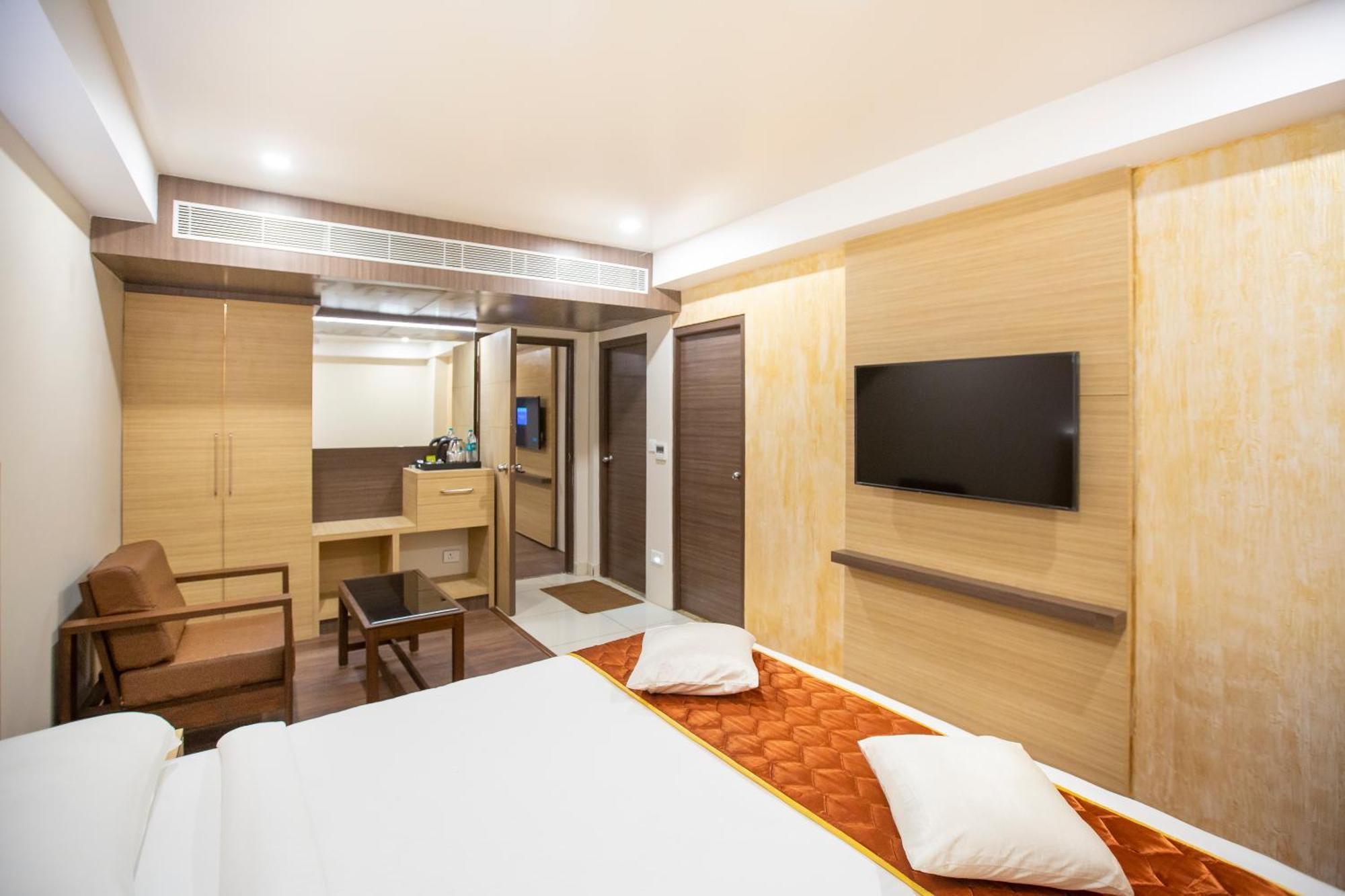 Lee-Benz Ark Hotel Kumbakonam Exterior photo